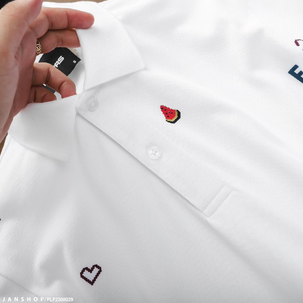 Áo polo ART họa tiết nhỏ được thêu đầy tỉ mỉ giúp mẫu áo trở nên phù hợp với mọi phong cách,thiết kế trẻ trung, tươi mới