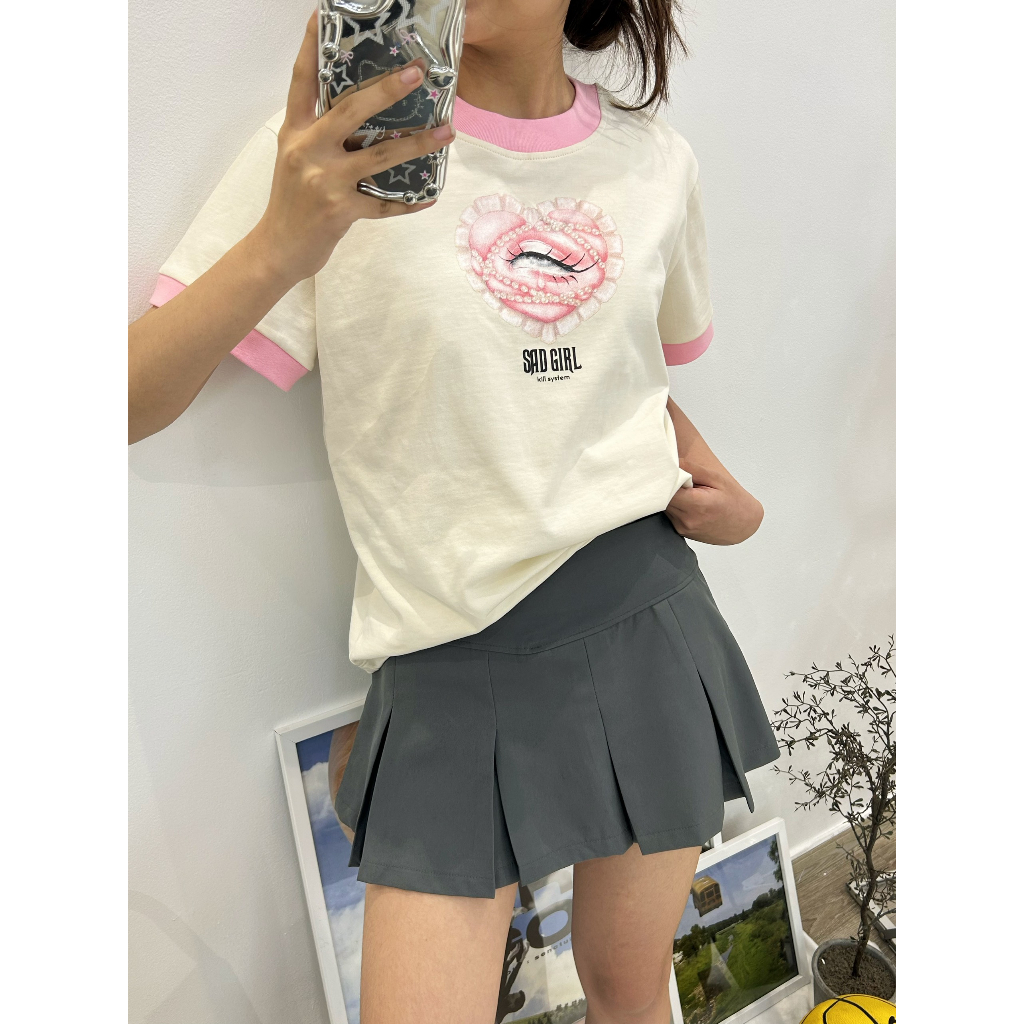 Áo thun Kill System form fit Sad girl màu kem hồng viền tay chất vải cotton