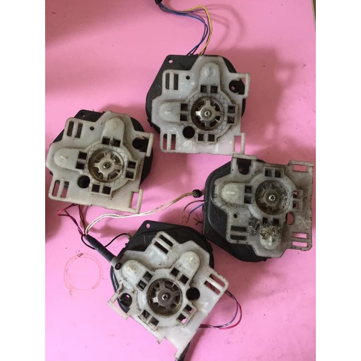 Motor chỉnh mặt innova