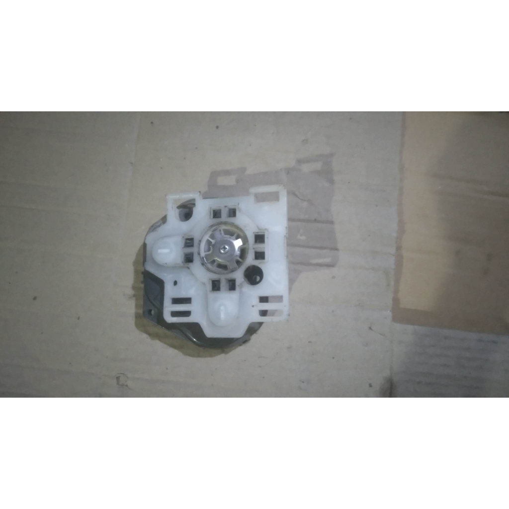 Motor chỉnh mặt innova