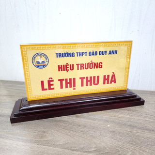 Bảng chức danh mica đế gỗ (12x24cm).