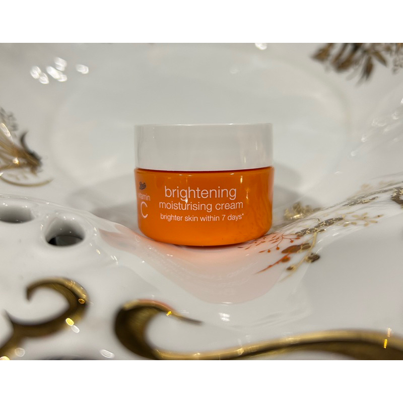 Kem dưỡng ẩm sáng da Vitamin C Boots