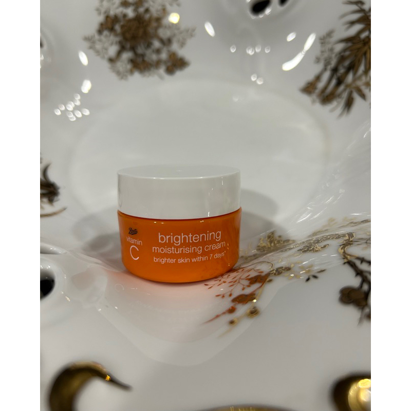 Kem dưỡng ẩm sáng da Vitamin C Boots