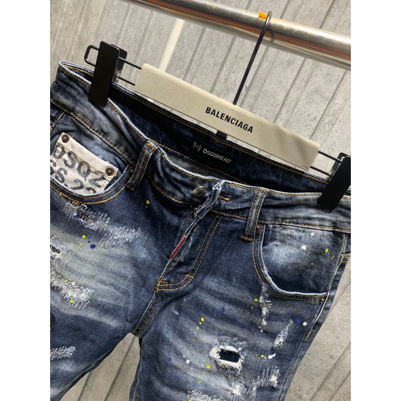 Quần jean dsq2 vá miếng vải ô vuông rách nhẹ,quần dsq2 xanh chấm sơn đơn giản