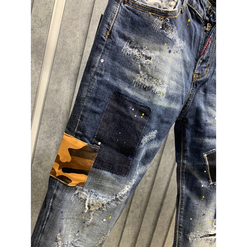 Quần jean dsq2 vá miếng vải ô vuông rách nhẹ,quần dsq2 xanh chấm sơn đơn giản