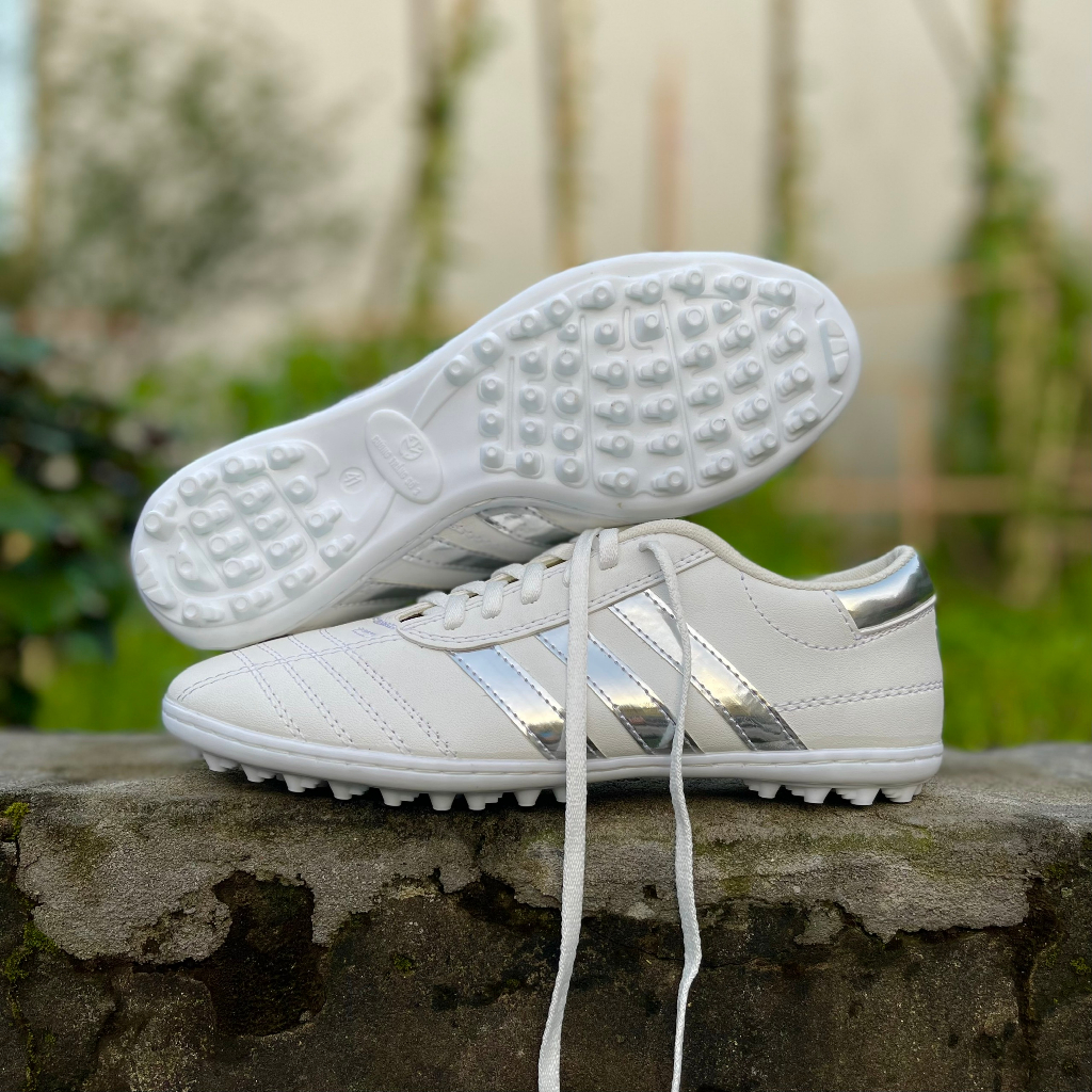 Giày đá bóng, giày bóng đá CT3 Chính Chủ Cường Trắng