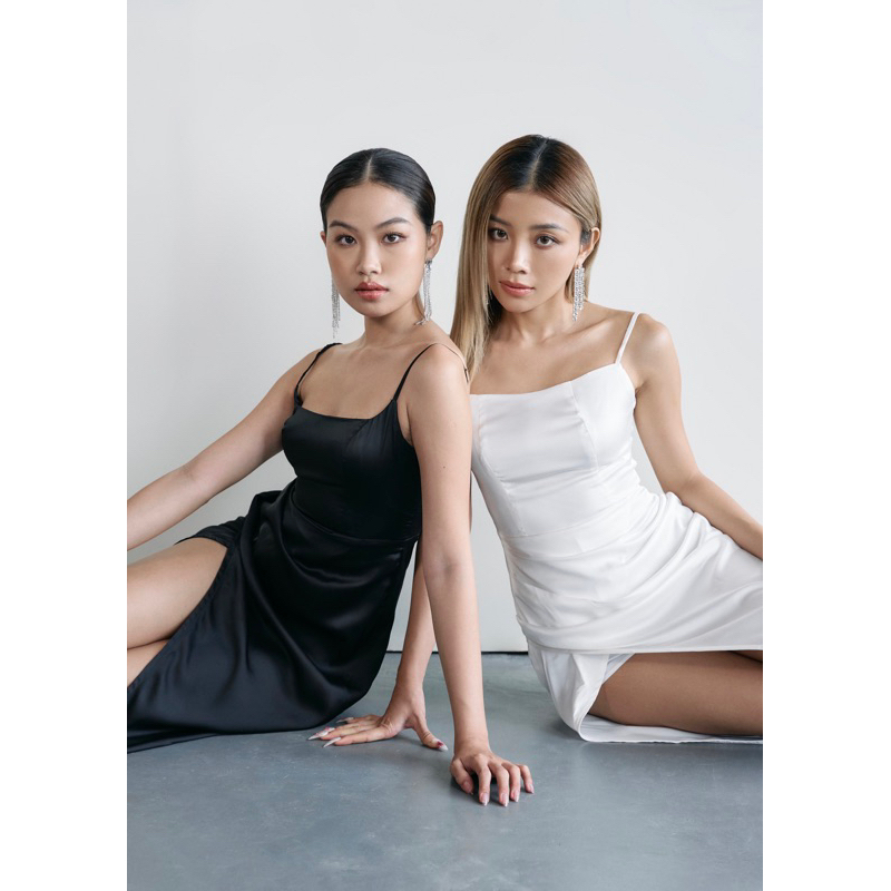Đầm lụa dài xẻ tà - DILEMMA DRESS (Đen/Trắng)