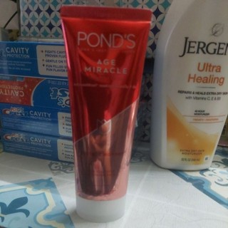 POND'S FLAWLESS RADIANCE Sữa Rửa Mặt