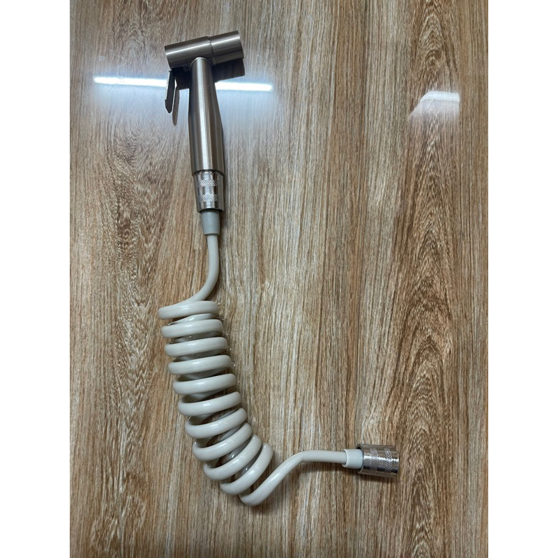 Bộ xịt vệ sinh lox SUS 304, dây xịt lò xo chống đứt chịu áp lực nước cao ở chung cư giá rẻ tại Tphcm