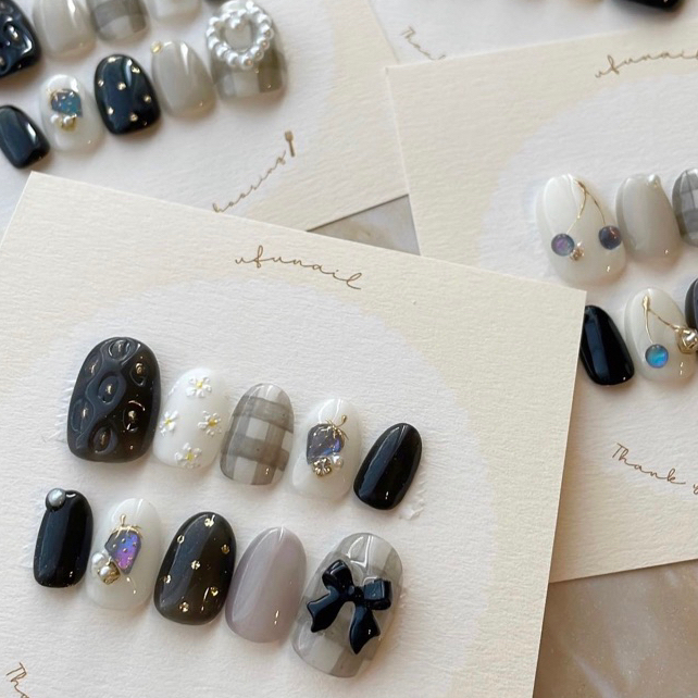 Bìa gắn Nailbox và dụng cụ Móng tay