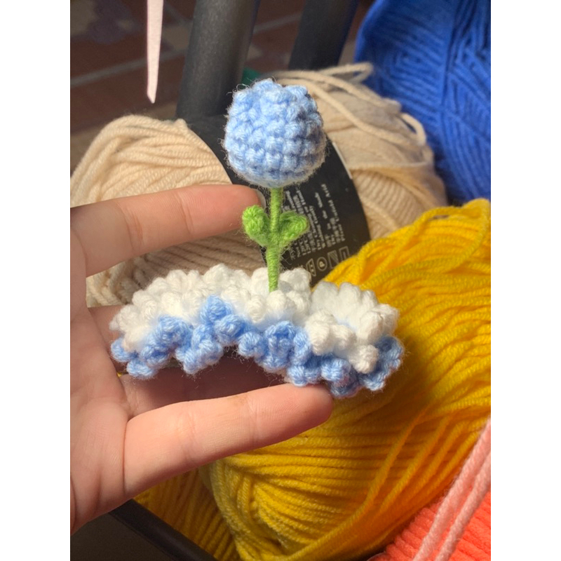 Kẹp hoa tulip bằng len