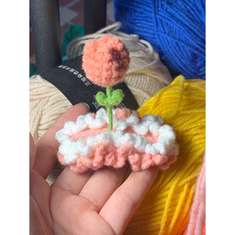 Kẹp hoa tulip bằng len