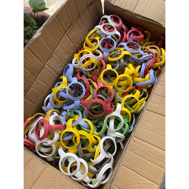 Tay cầm bình sữa Pigeon va Moyuum nhựa dẻo,và nhựa cứng