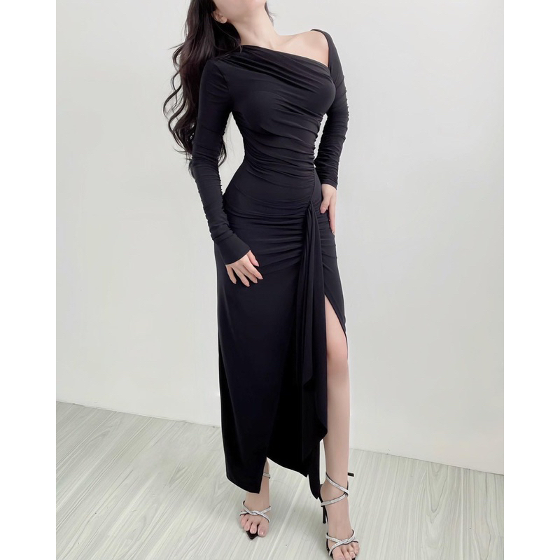 Đầm body cổ xéo dài tay xẻ tà
