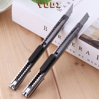 Dao rọc giấy, dao rọc chất liệu thép, dao rọc giấy nhỏ, có khoen cài vào cuốn tập, lưỡi dao sắc bén, nhẹ tay và cắt tốt