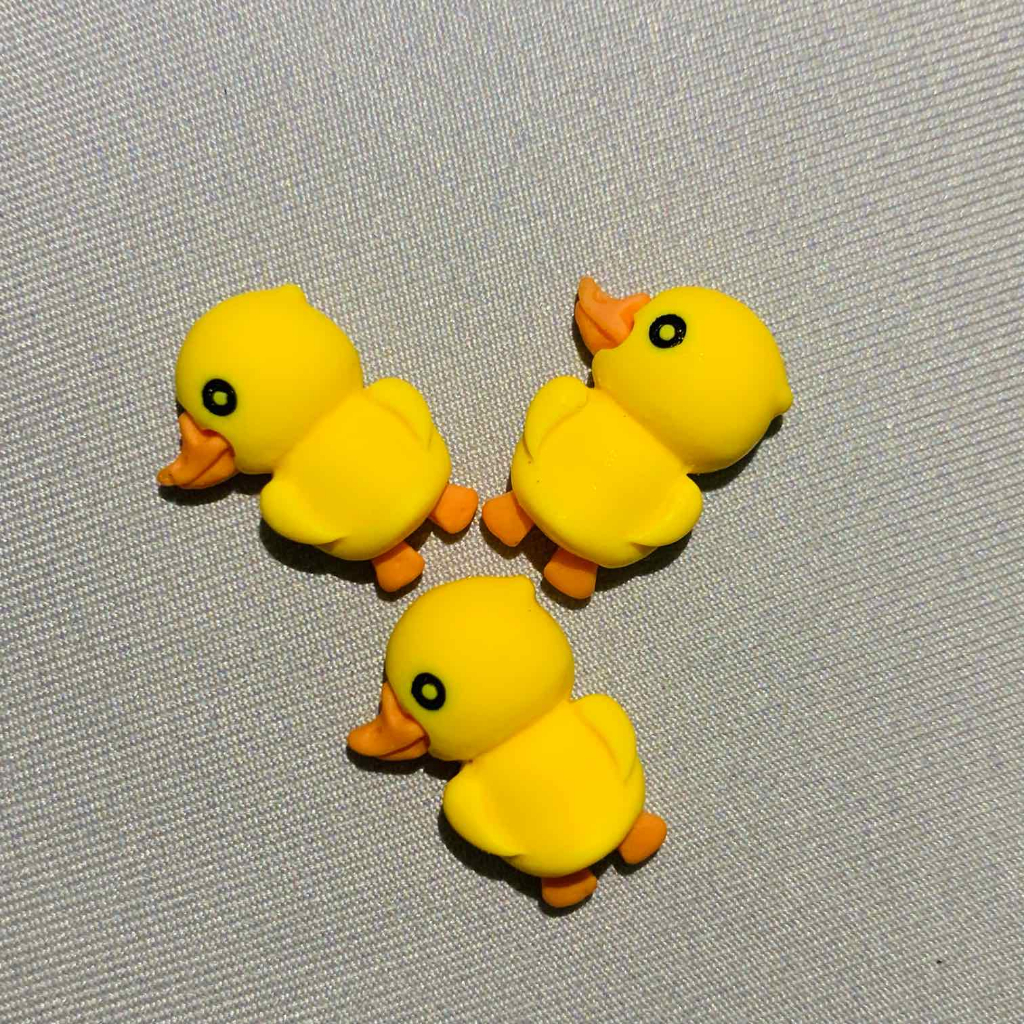 Charm vàng màu sắc tưới tắn hình bông hoa, chú vịt,..dùng trang trí ốp lưng, dép, bình nước,...SP002