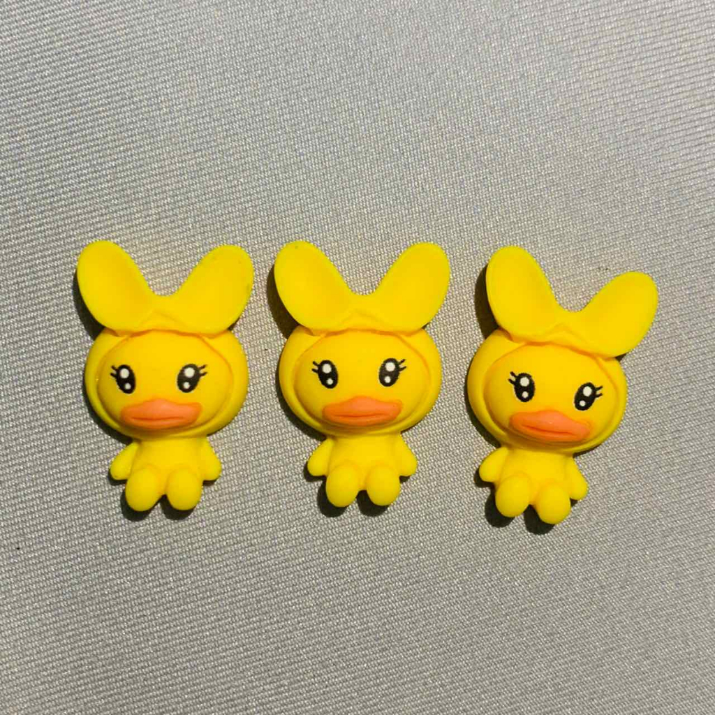 Charm vàng màu sắc tưới tắn hình bông hoa, chú vịt,..dùng trang trí ốp lưng, dép, bình nước,...SP002