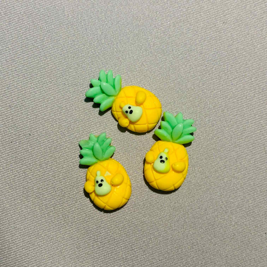 Charm vàng màu sắc tưới tắn hình bông hoa, chú vịt,..dùng trang trí ốp lưng, dép, bình nước,...SP002