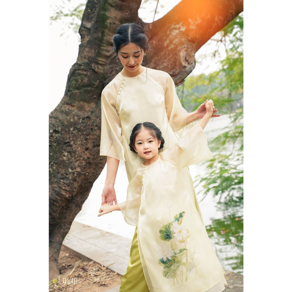 Áo dài cho mẹ và bé họa tiết hoa đính kết cao cấp