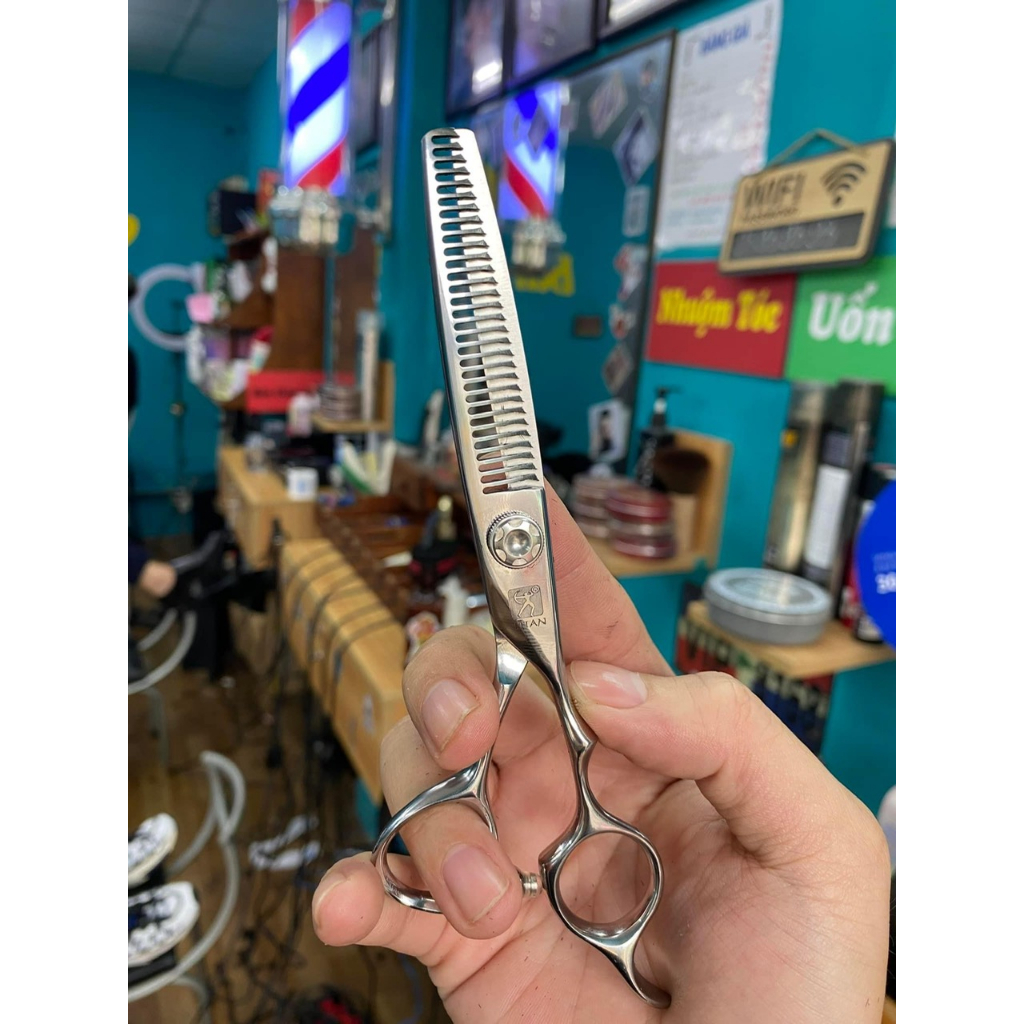 Kéo tỉa tóc TITAN T5630 răng so le chuyên nhặt sạn tạo hiệu ứng tóc nam