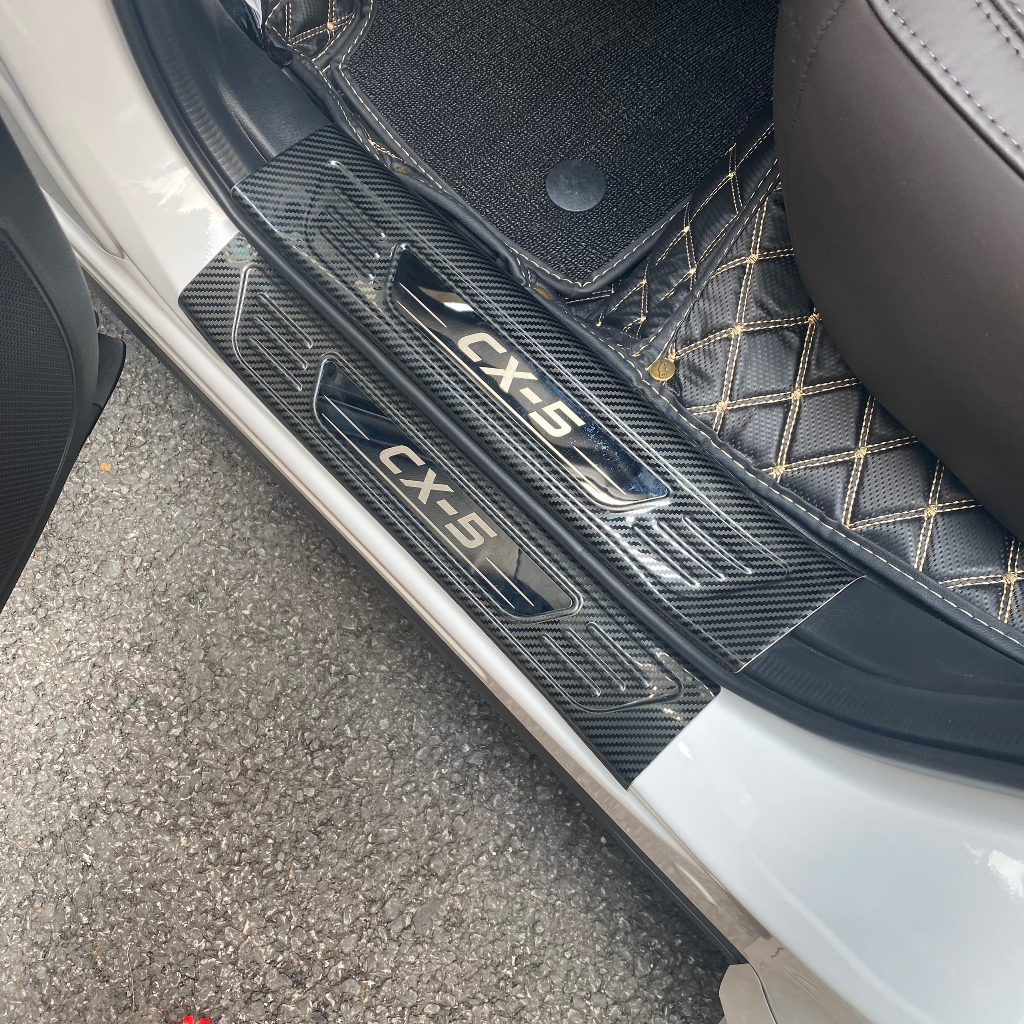 Ốp bậc cửa, nẹp bước chân xe Mazda CX5 2018 2019 2020 2021 2022 2023 Mẫu CARBON