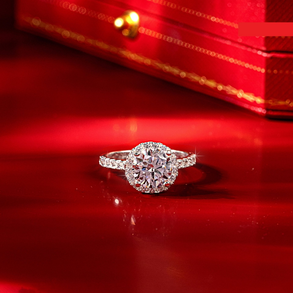 Nhẫn Bạc Nữ Kylan Silver KL0101 Đai Đá Halo Tấm 1.5ly Đá Chủ Kim Cương Nhân Tạo 8.0ly