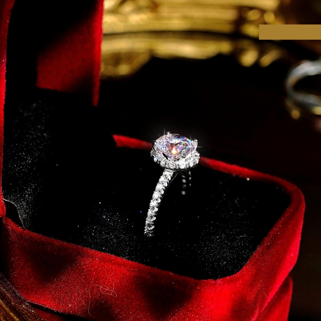 Nhẫn Bạc Nữ Kylan Silver KL0101 Đai Đá Halo Tấm 1.5ly Đá Chủ Kim Cương Nhân Tạo 8.0ly