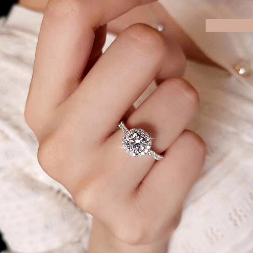 Nhẫn Bạc Nữ Kylan Silver KL0101 Đai Đá Halo Tấm 1.5ly Đá Chủ Kim Cương Nhân Tạo 8.0ly