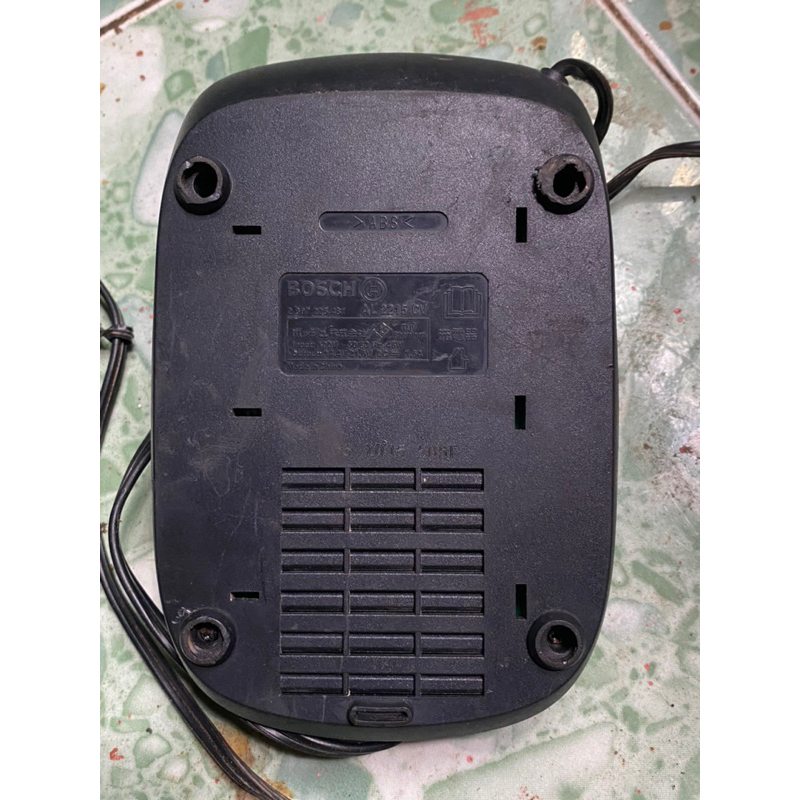 Sạc bãi Bosch 14-18v nguyên zin điện 100v