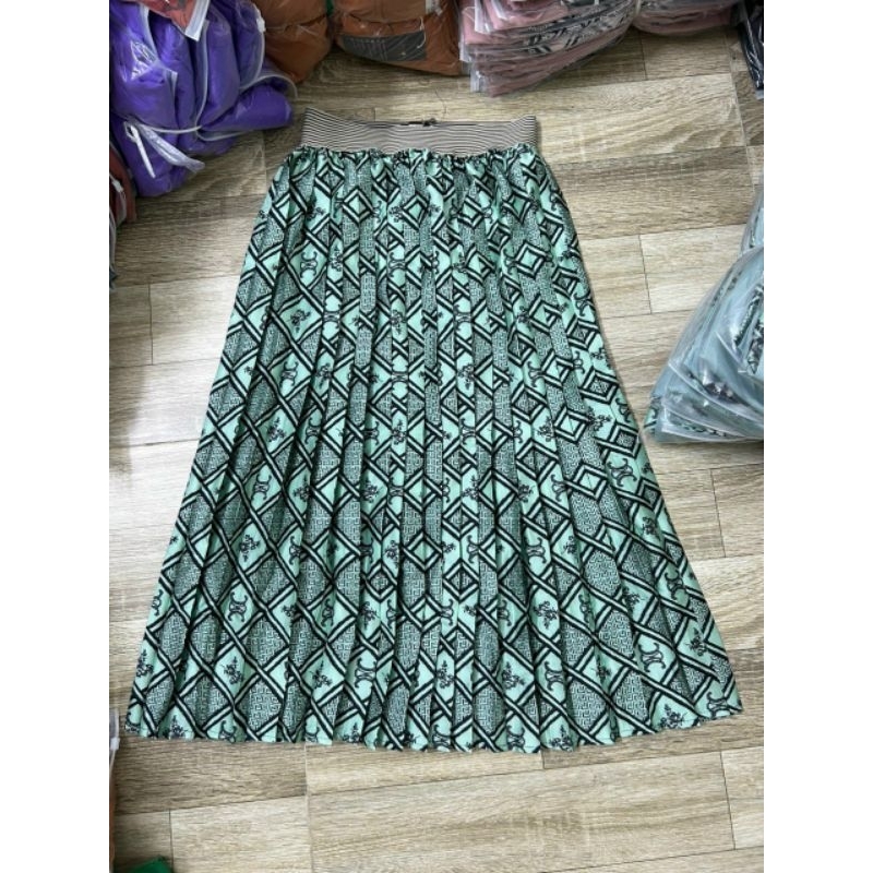 Chân váy dập ly họa tiết