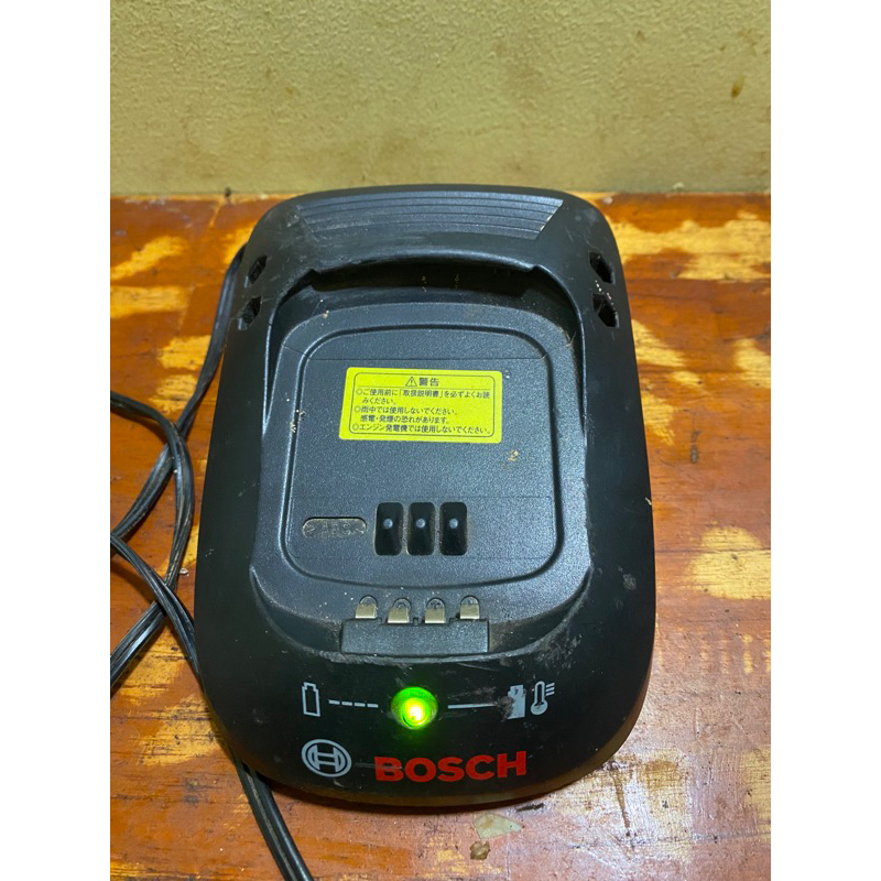 Sạc bãi Bosch 14-18v nguyên zin điện 100v