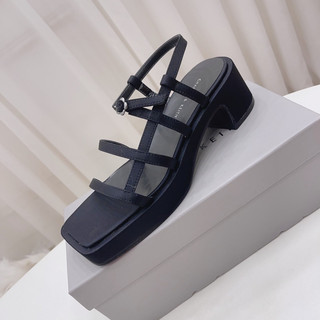 Sandal CNK dây ngang chất lụa gót vuông khuy hoa