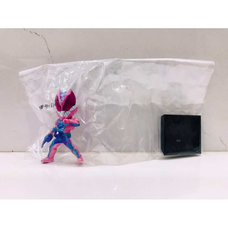 Mô hình Ichiban Kuji Deforme-X Kamen Rider Revi cầm búa