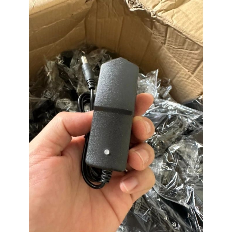 Sạc xe điện trẻ em 12V và 6V có đèn báo