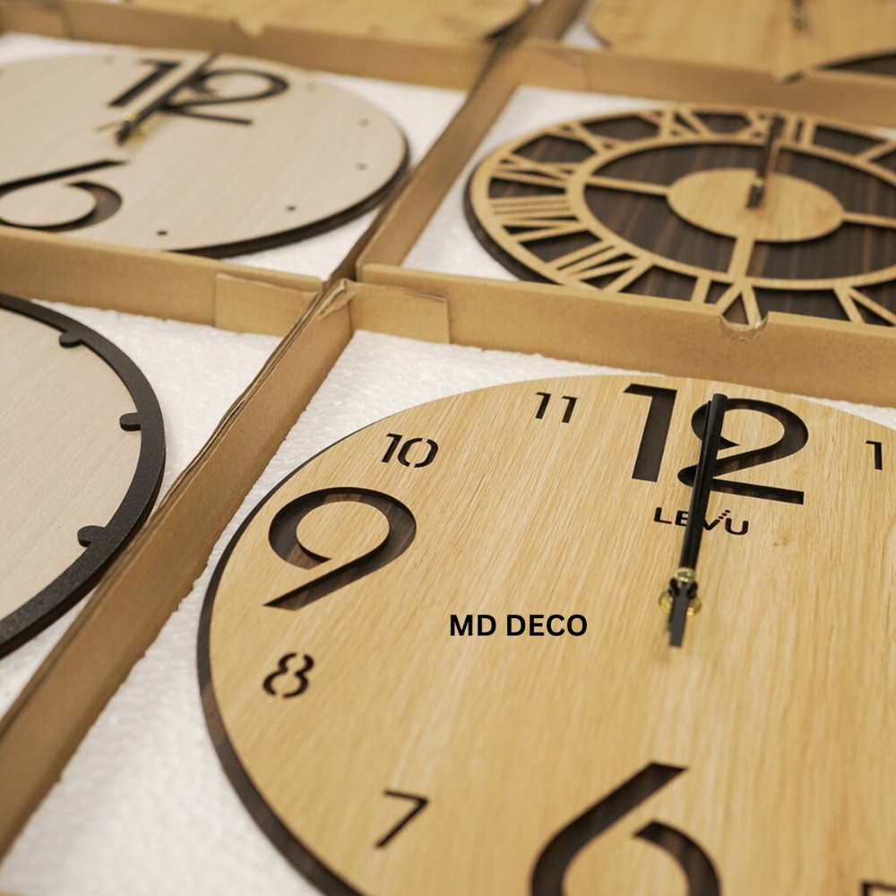 Đồng hồ gỗ treo tường quartz cao cấp tinh tế kim trôi