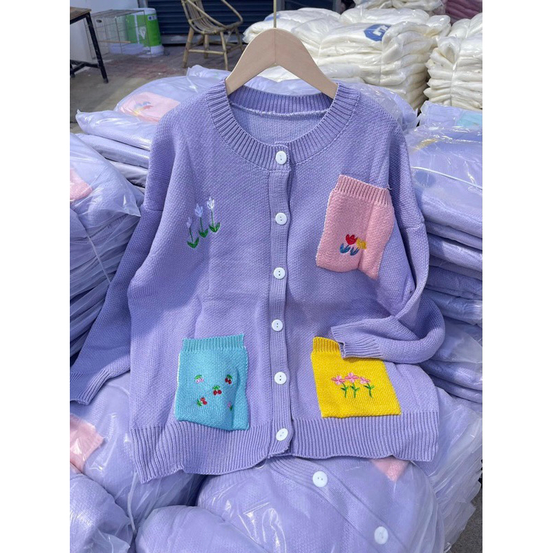 Khoác len thêu phối màu