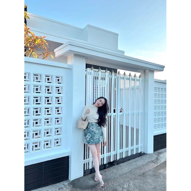 Set áo ren hoa kèm chân váy gấm xanh