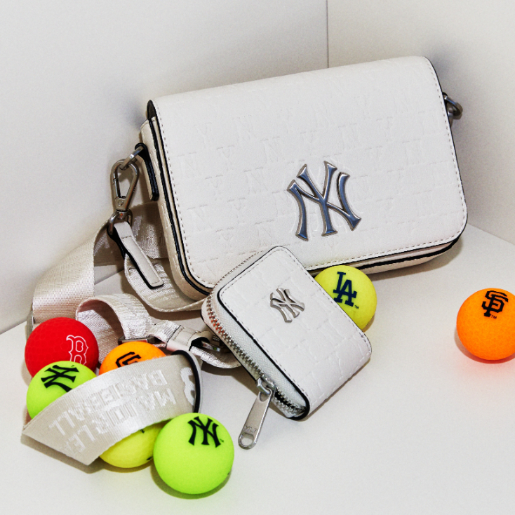 MLB TÚI ĐEO CHÉO MINI MONOGRAM EMBO NEW YORK YANKEES (3ACRS032N-50CRS)