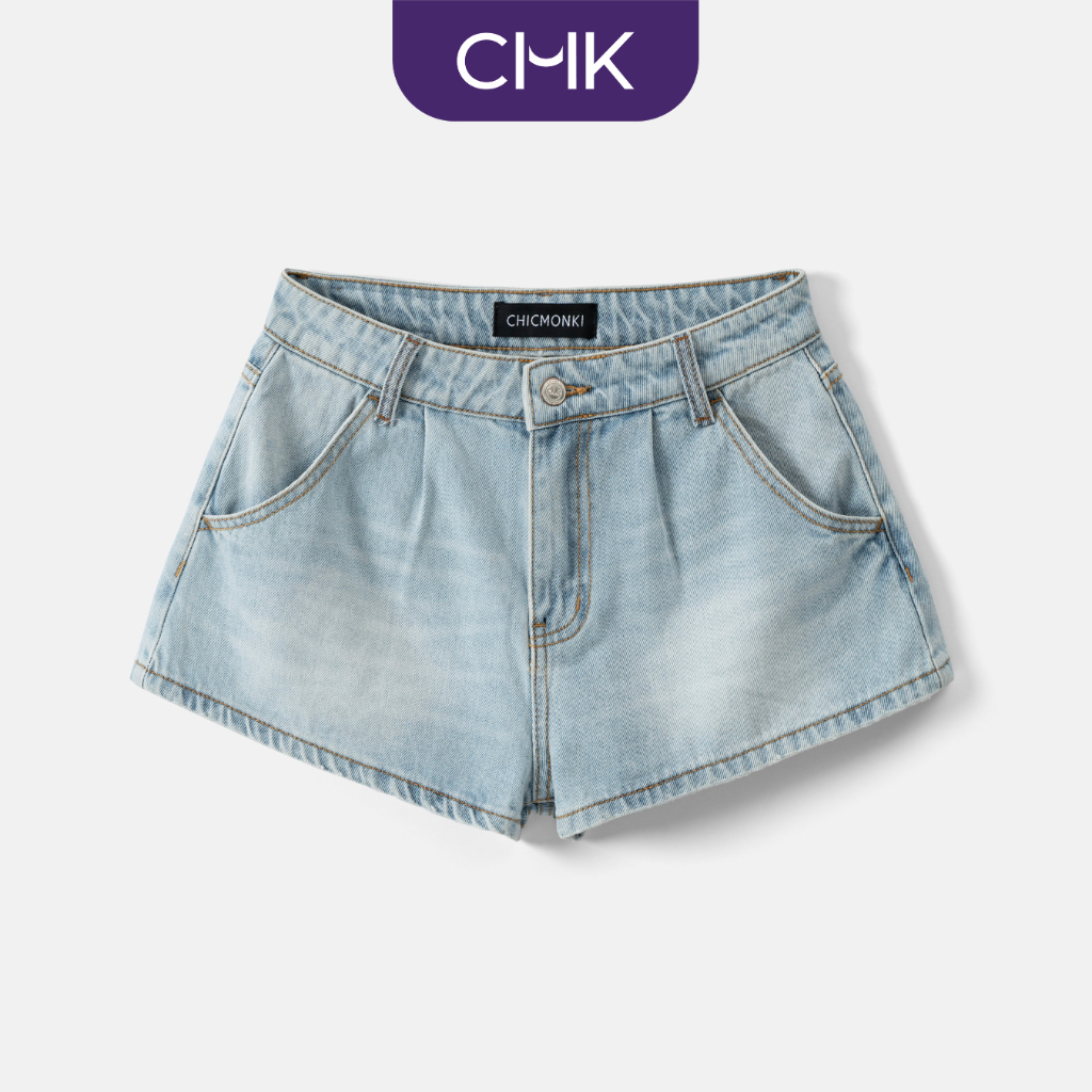 Quần shorts jean nữ CHICMONKI gấp li, màu nhạt - CMJ1602