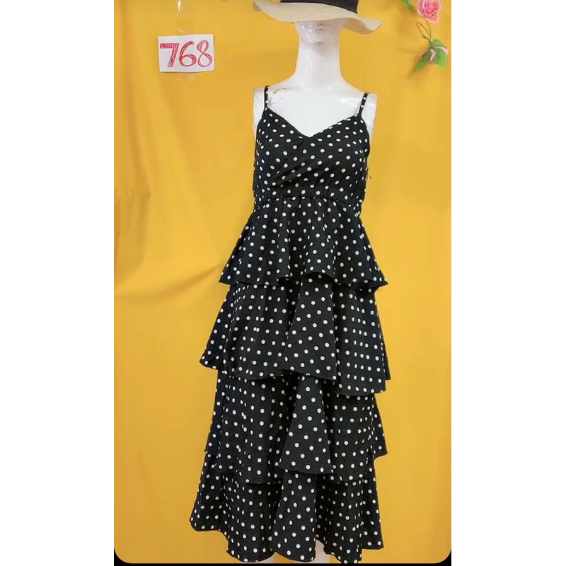 Đầm chấm bi 2 dây tầng trắng-đen freesize.A00