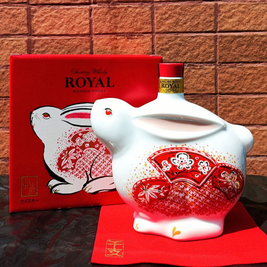 Nước 'R' Con Thỏ Suntory Whisky Royal 600ml Nhật Bản