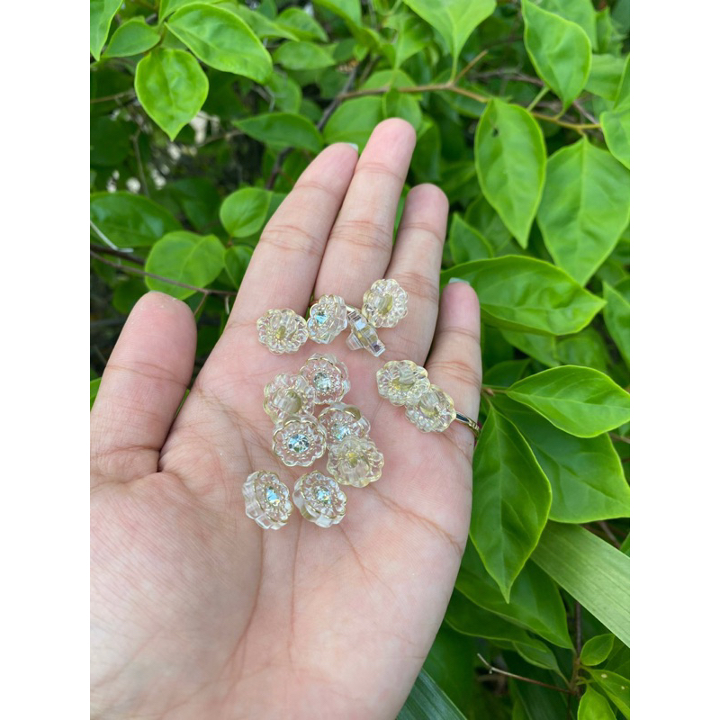 Sét 50 sơ mi hoa ở giữa có đính đá siêu sang đường kính nút 1.2cm