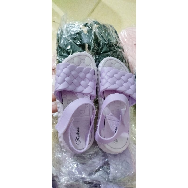 Giày sandal cho bé gái