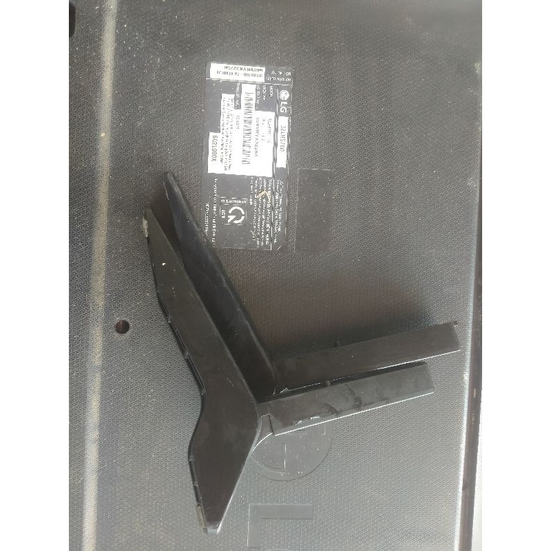 Tivi LG 32LH570D bóc máy, cáp panel, bộ wifi, mắt nhận, chân đế, cặp loa.