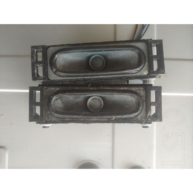 Tivi LG 32LH570D bóc máy, cáp panel, bộ wifi, mắt nhận, chân đế, cặp loa.