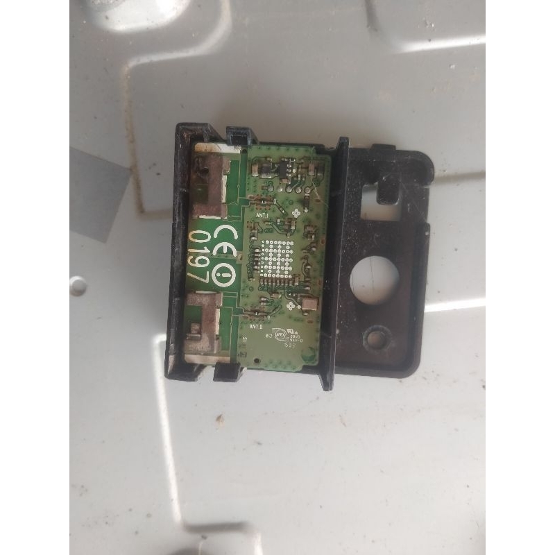 Tivi LG 32LH570D bóc máy, cáp panel, bộ wifi, mắt nhận, chân đế, cặp loa.