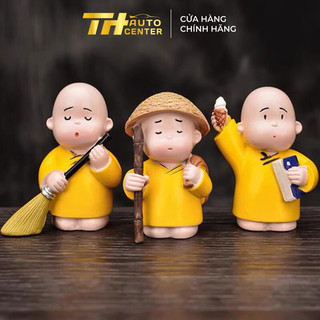 Sét 3 chú tiểu áo vàng quét rác trang trí taplo xe hơi, set tượng taplo phong thủy