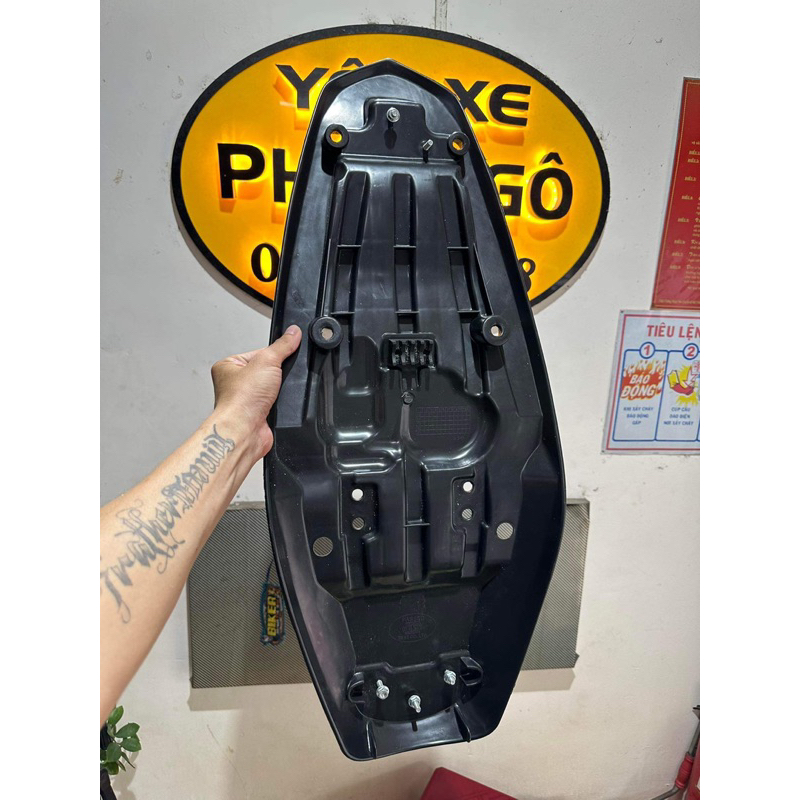 Đế nhựa yên cho xe ex nhỏ 2010 air blade ex 135 sifi ex 150