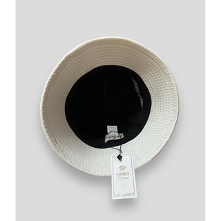 Bucket chữ B thêu nổi
