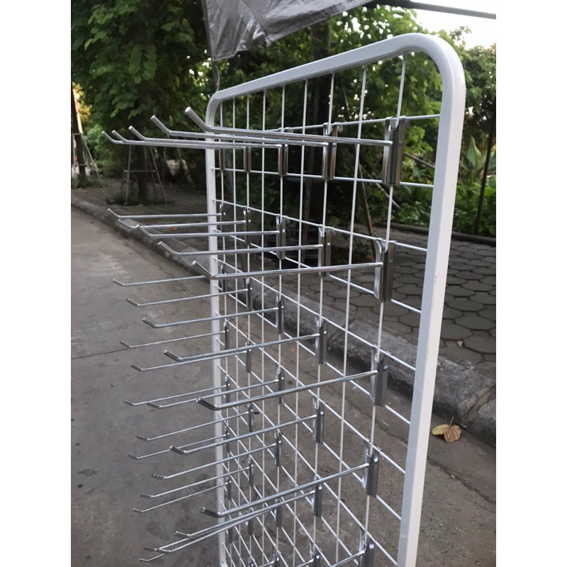 Khung lưới sắt treo phụ kiện có chân đế, kích thước 60x115